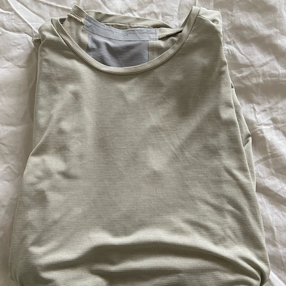 lululemon athletica Other - Men’s lululemon active shirt